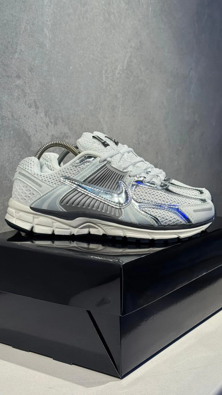 NIKE VOMERO PLATA - Image 3
