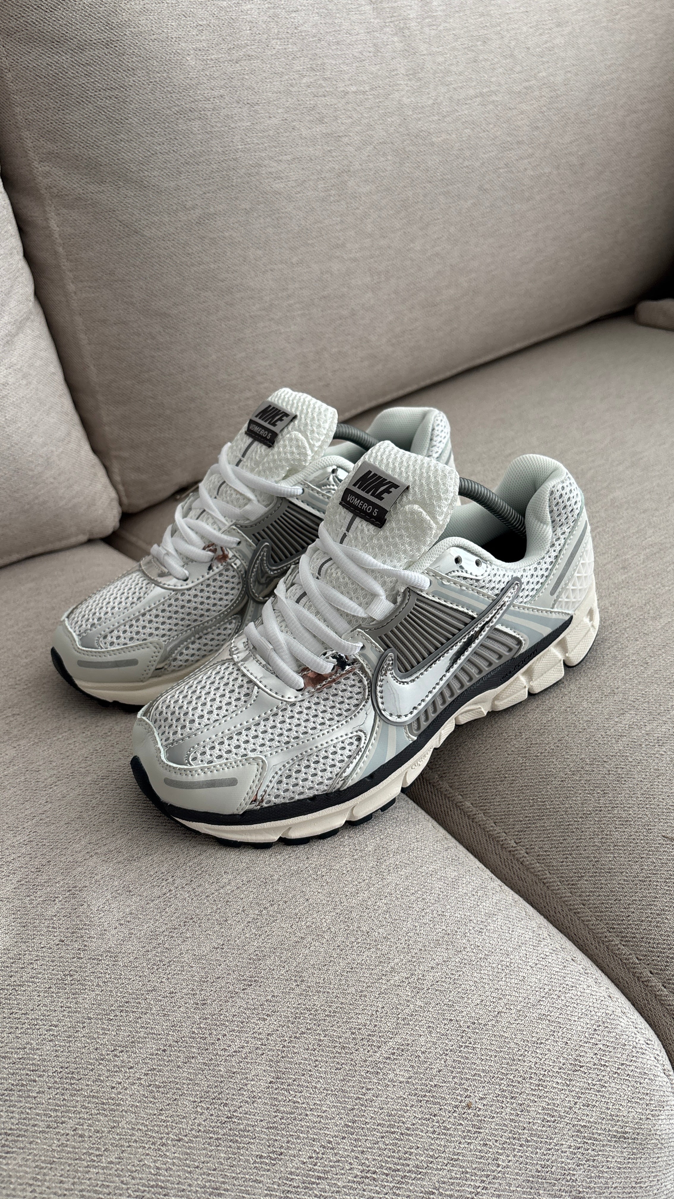NIKE VOMERO PLATA - Image 8