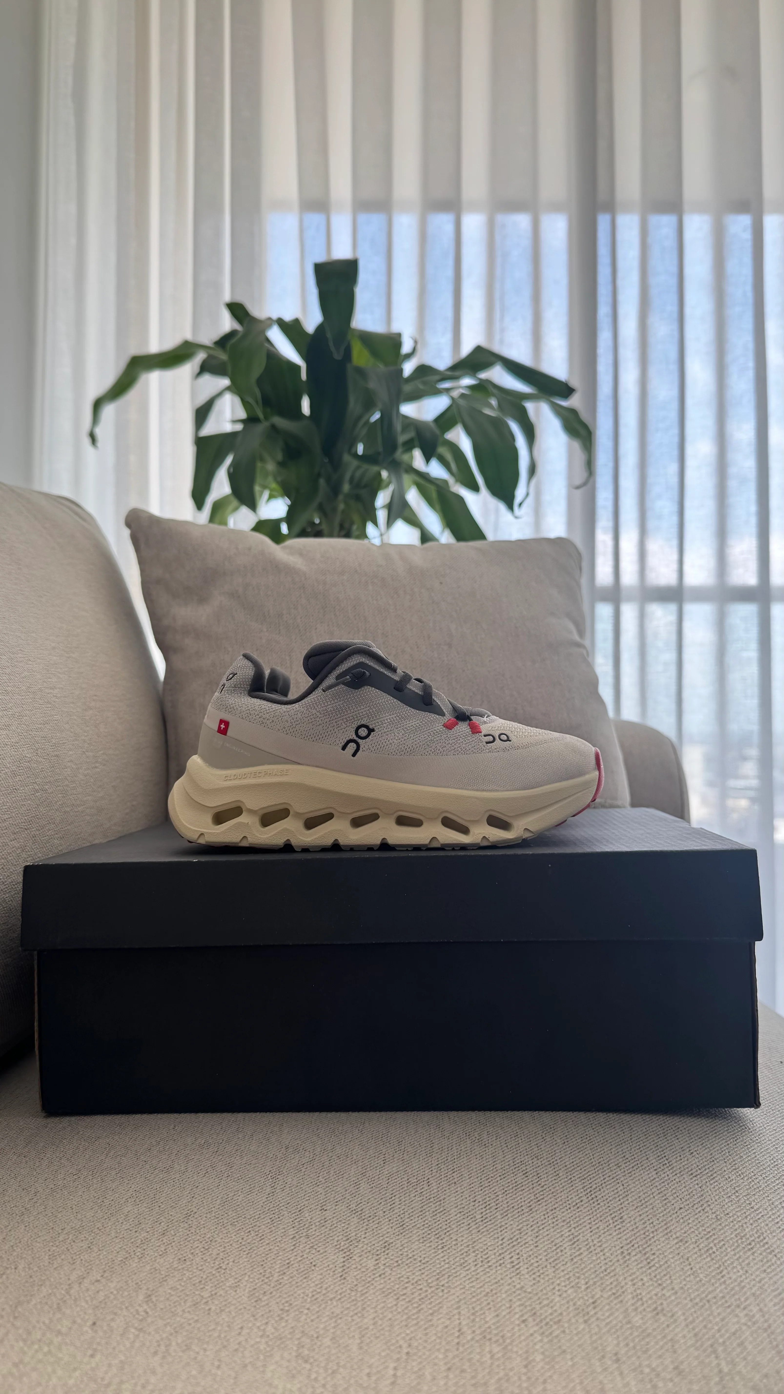 ON CLOUDTEC BEIGE GRIS NIÑOS - Image 6