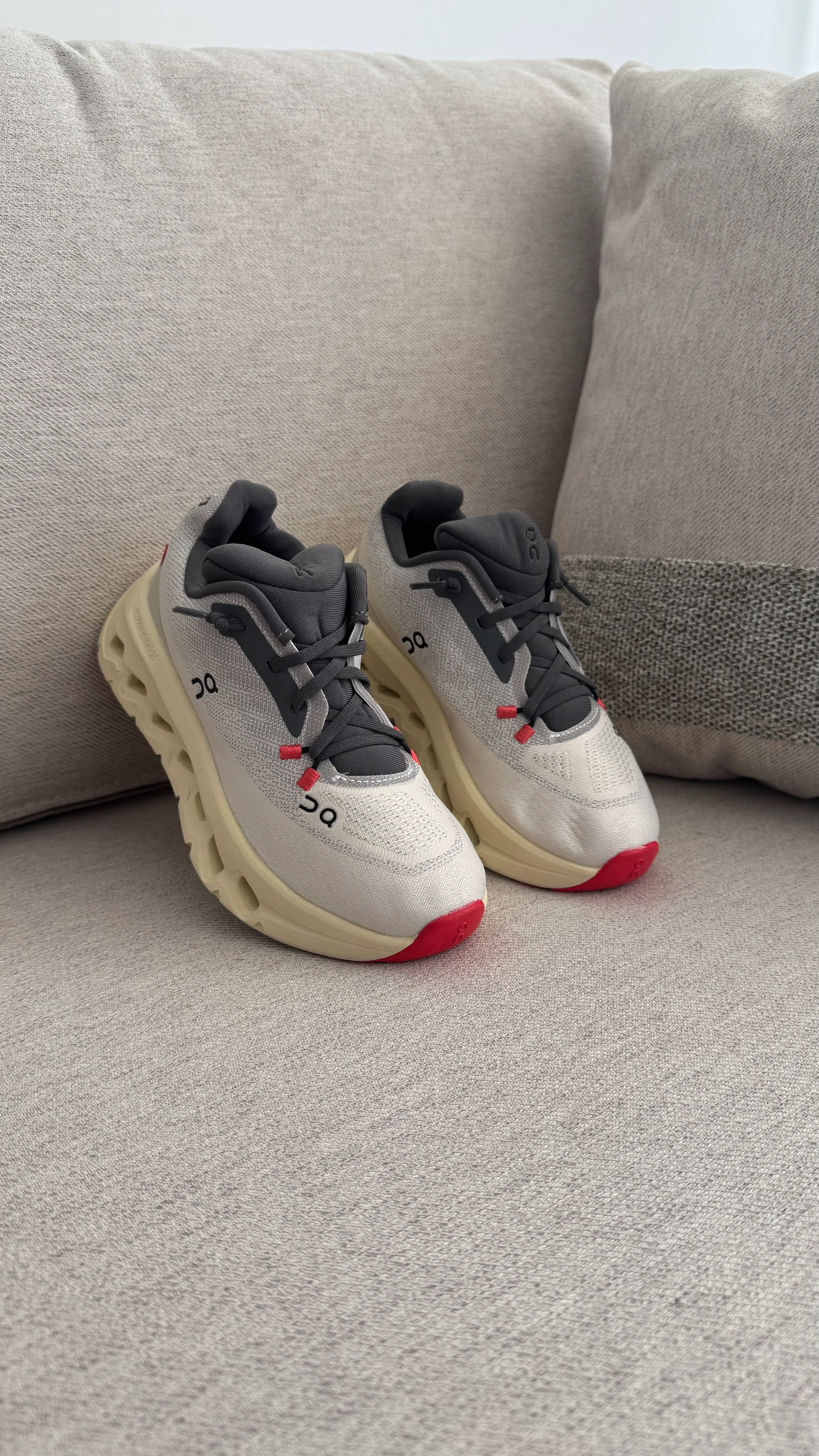 ON CLOUDTEC BEIGE GRIS NIÑOS - Image 8
