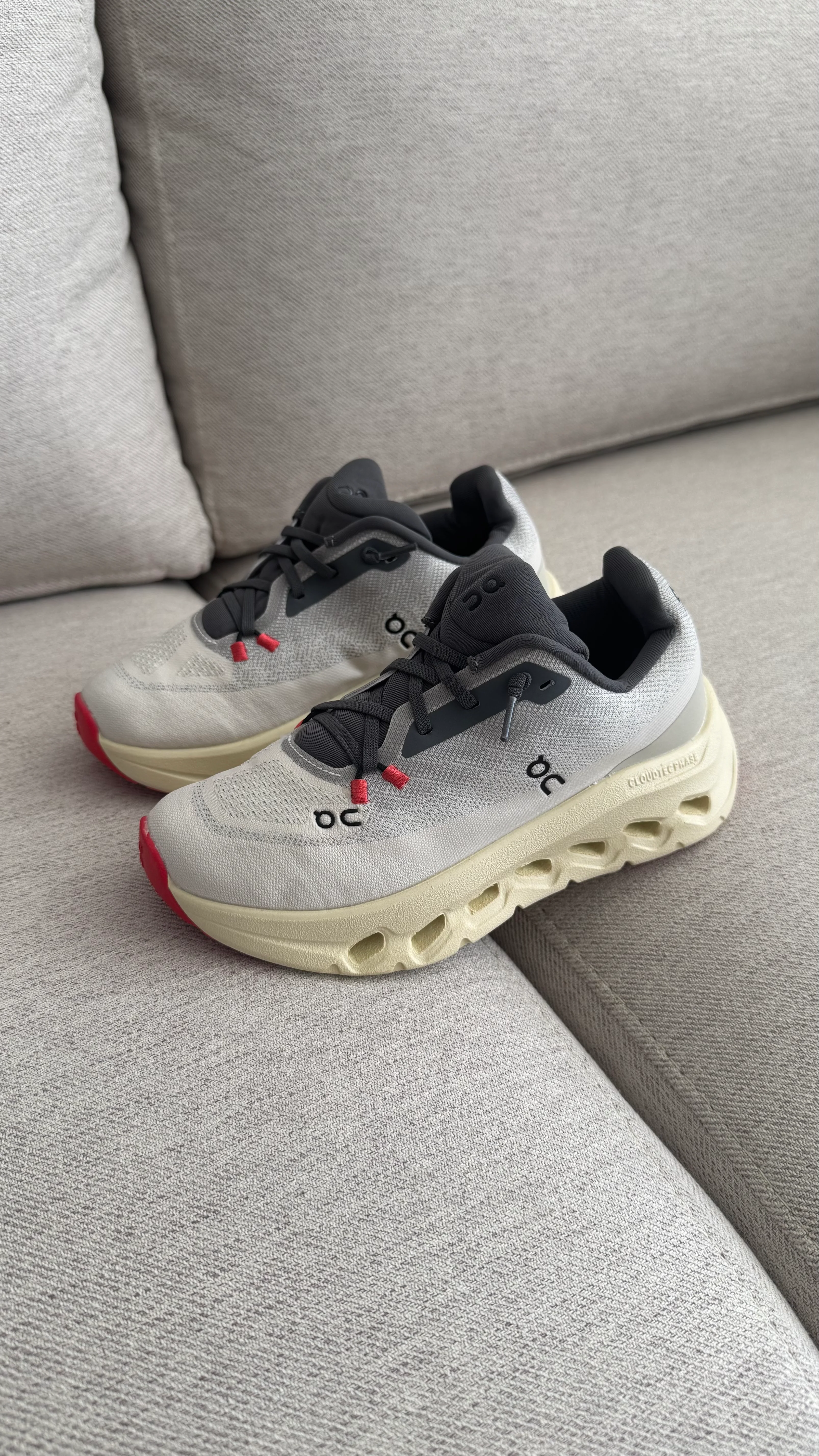 ON CLOUDTEC BEIGE GRIS NIÑOS - Image 9