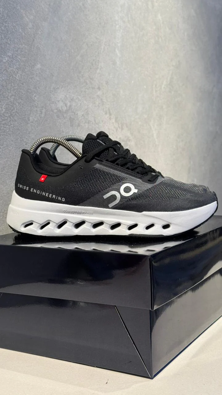ON RUNNING NEGRO BLANCO - Image 4