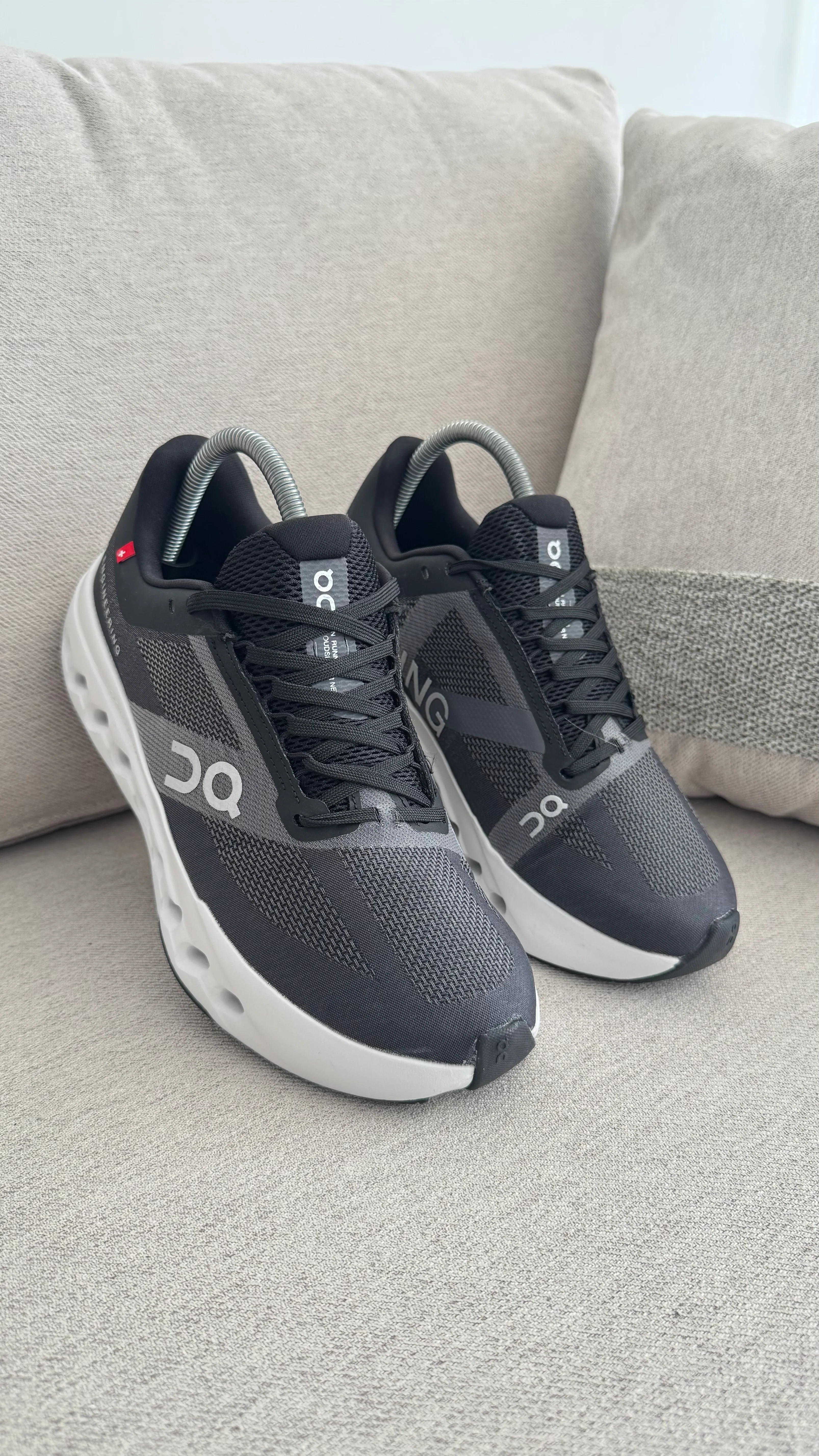 ON RUNNING NEGRO BLANCO - Image 7