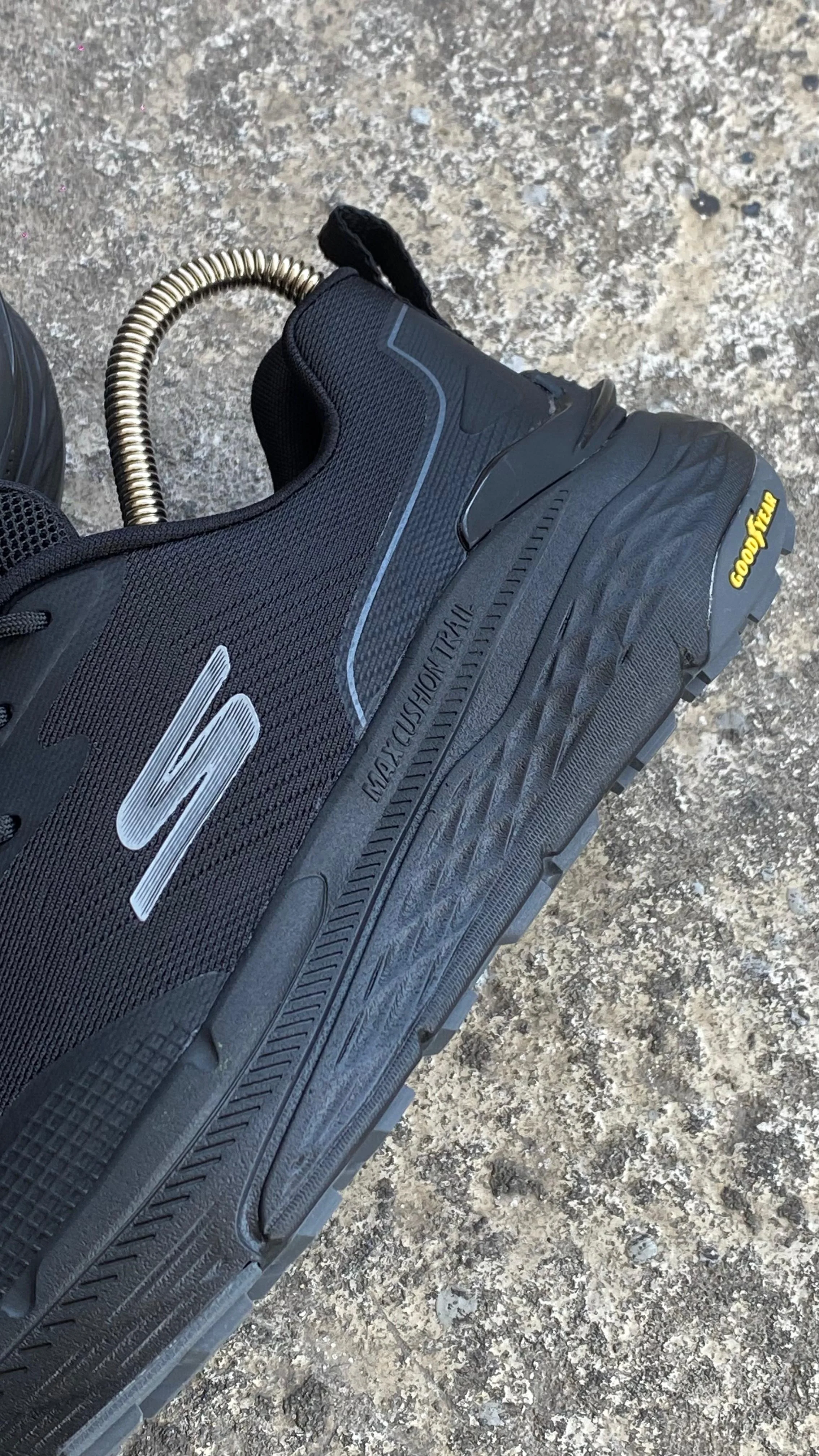 SKETCHERS GYEAR NEGRO - Image 3