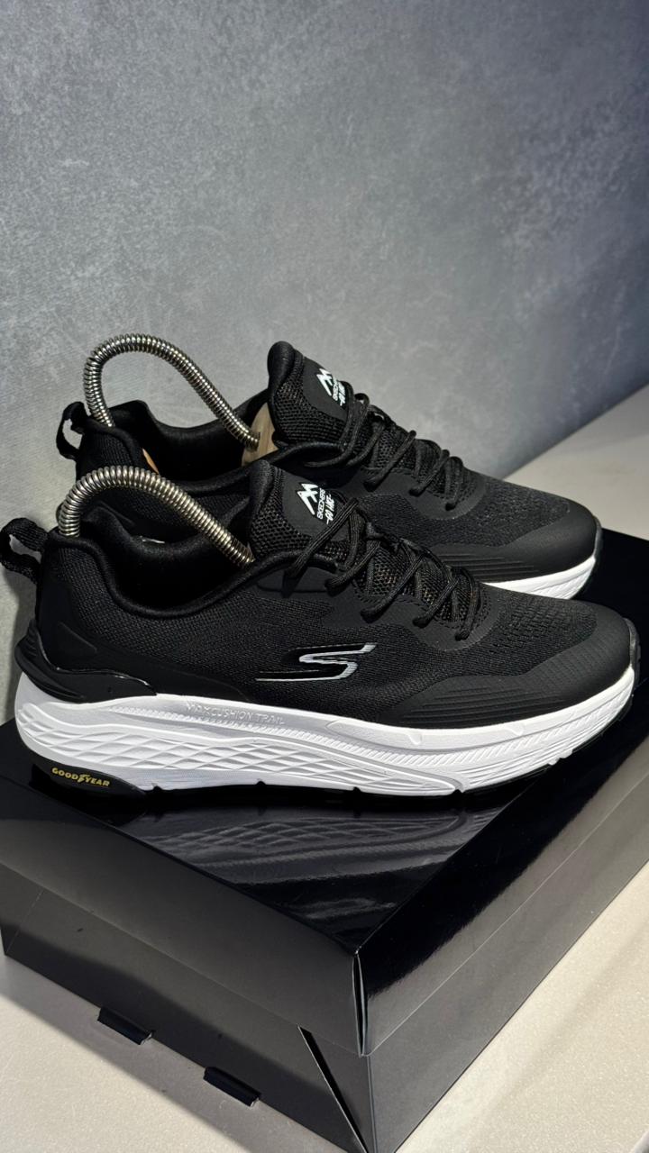 SKETCHERS GYEAR NEGRO BLANCO - Image 5