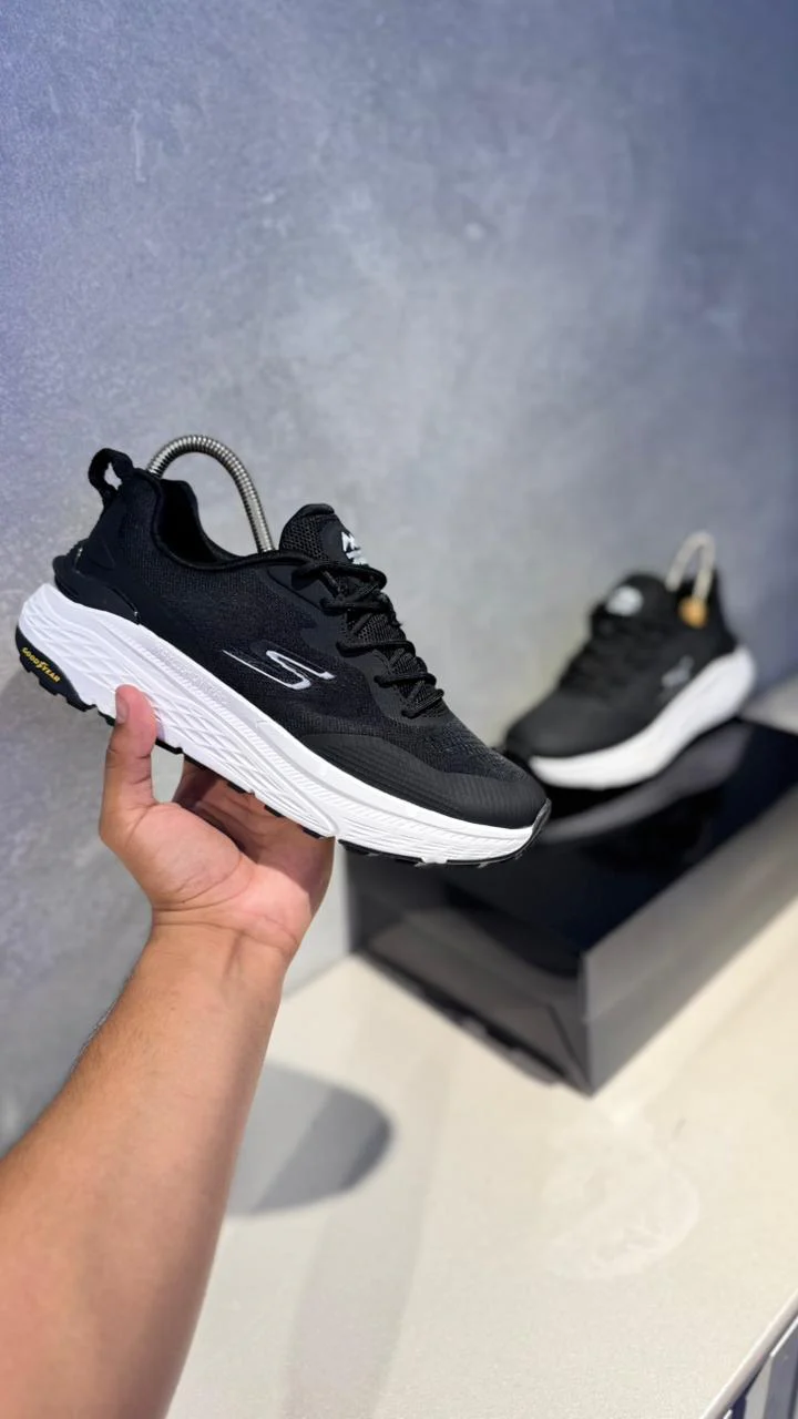 SKETCHERS GYEAR NEGRO BLANCO - Image 7