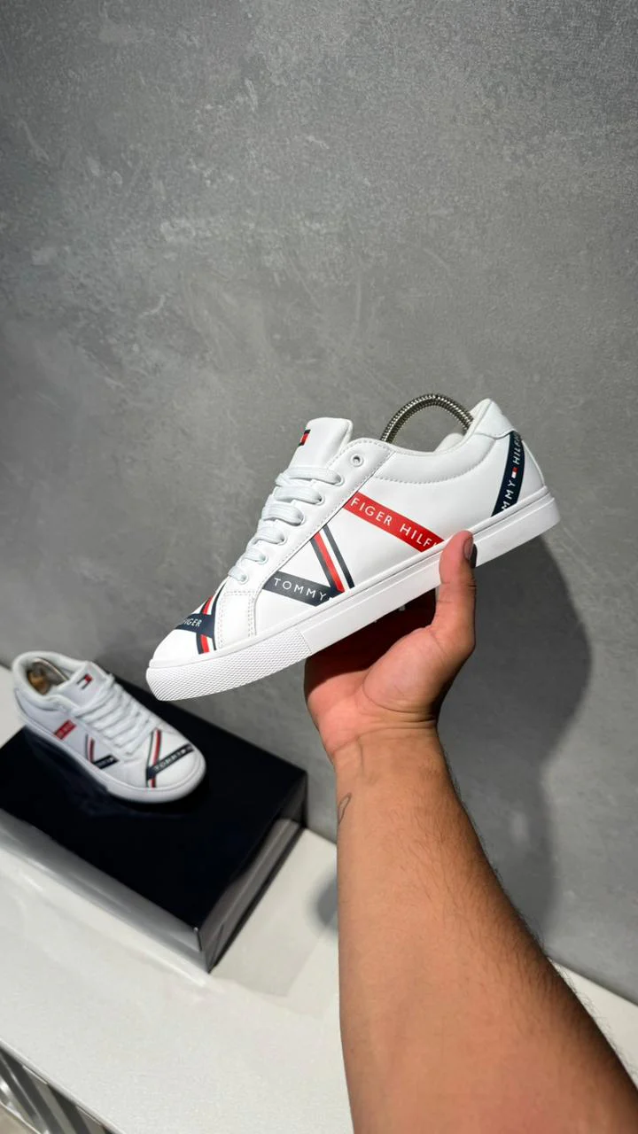 TOMMY HILFIGER ZAPATILLA BLANCA AZUL ROJA - Image 3