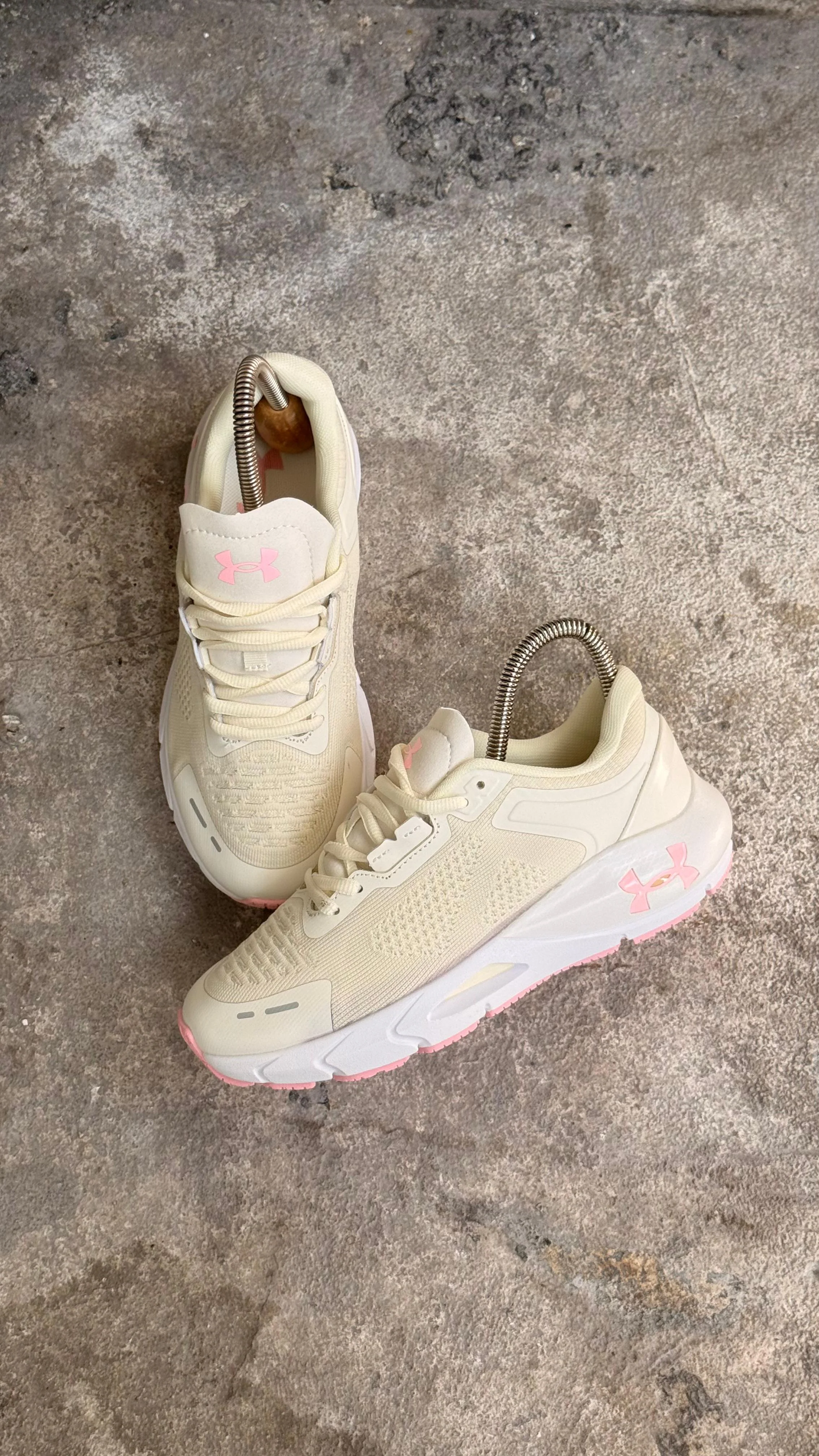 UNDER ARMOUR BEIGE - Image 3