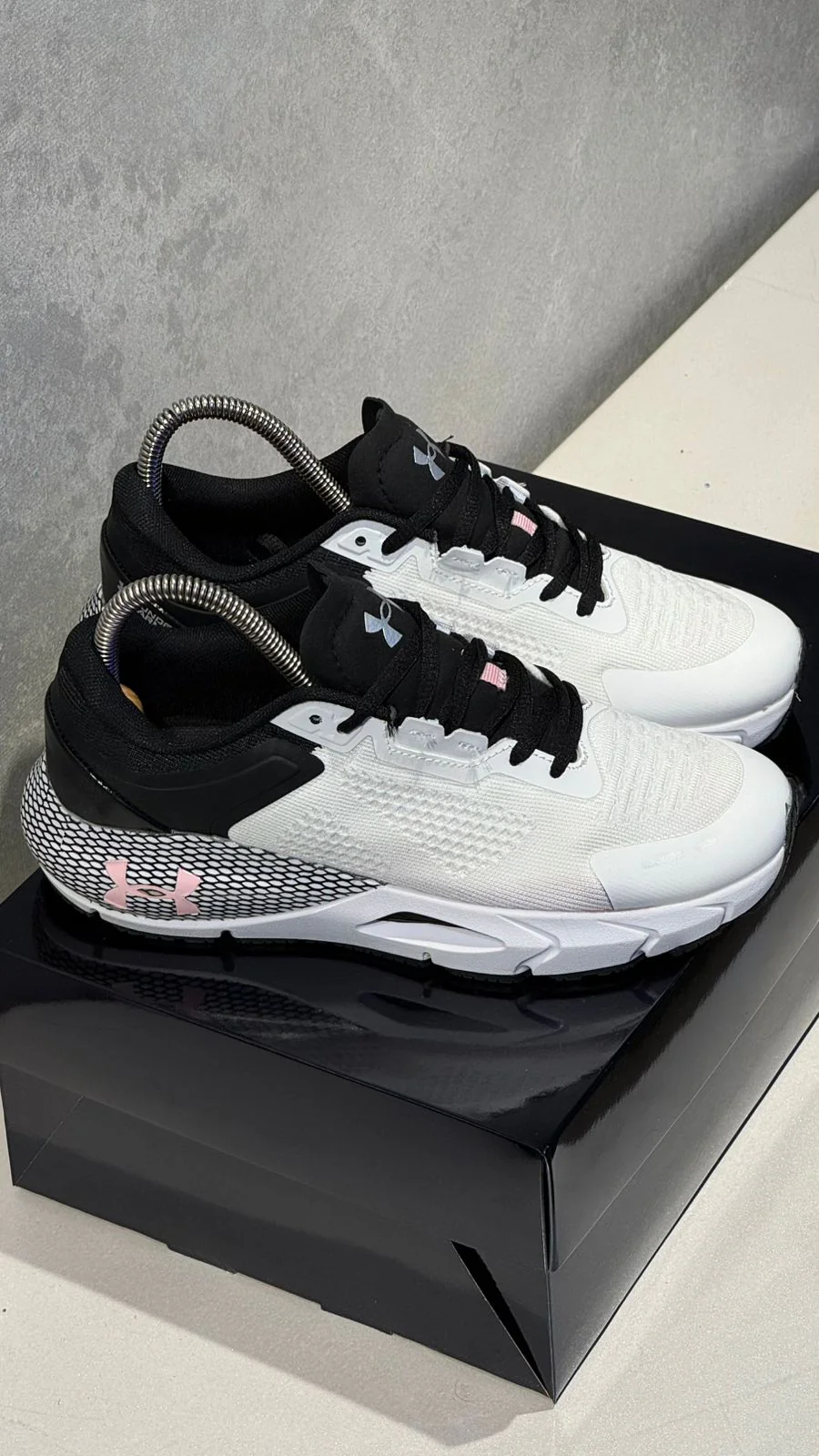 UNDER ARMOUR TENIS BLANCO GRIS ROSA - Image 5