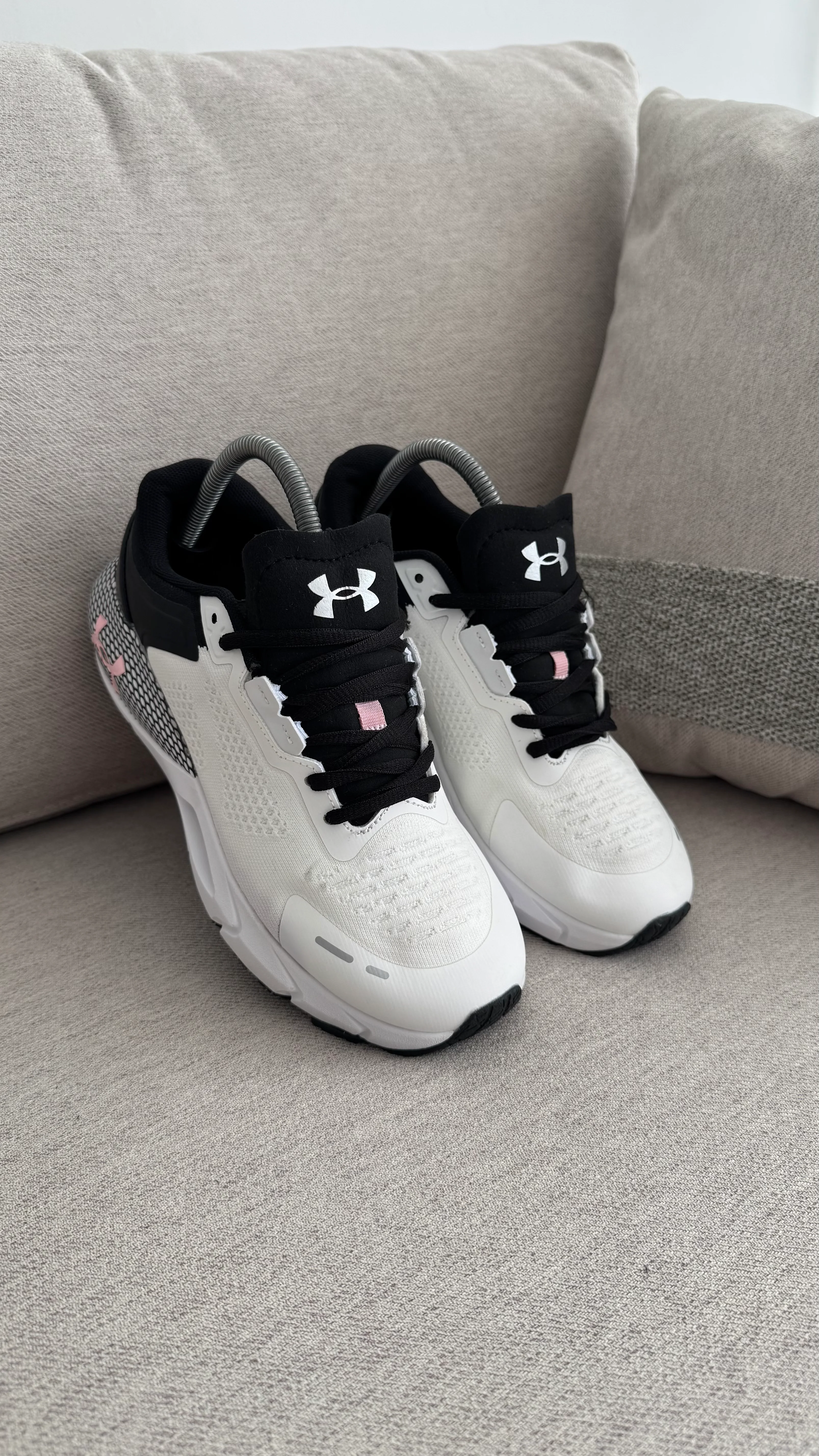 UNDER ARMOUR TENIS BLANCO GRIS ROSA - Image 9