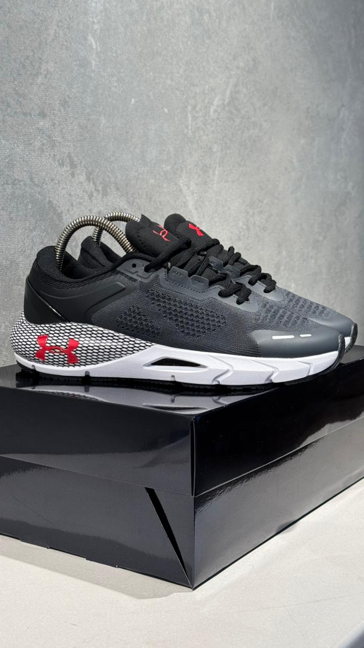 UNDER ARMOUR TENIS GRIS NEGRO - Image 2