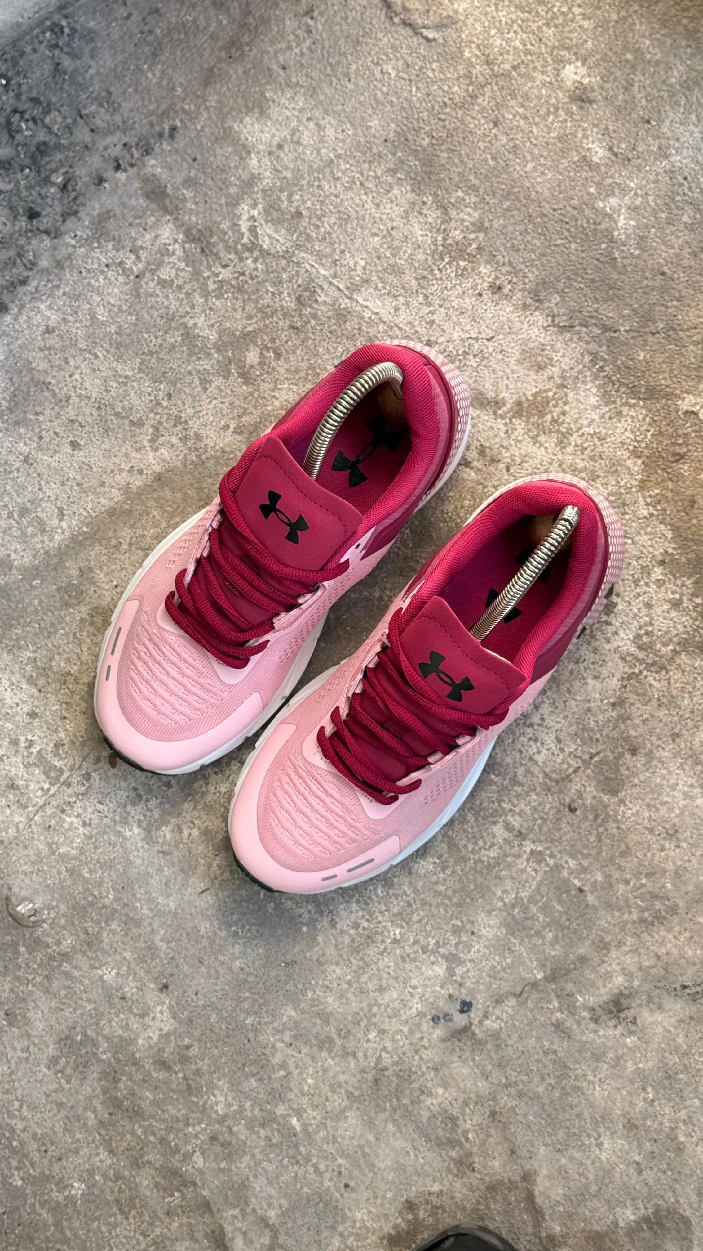 UNDER ARMOUR TENIS ROSADO ROSA - Image 2