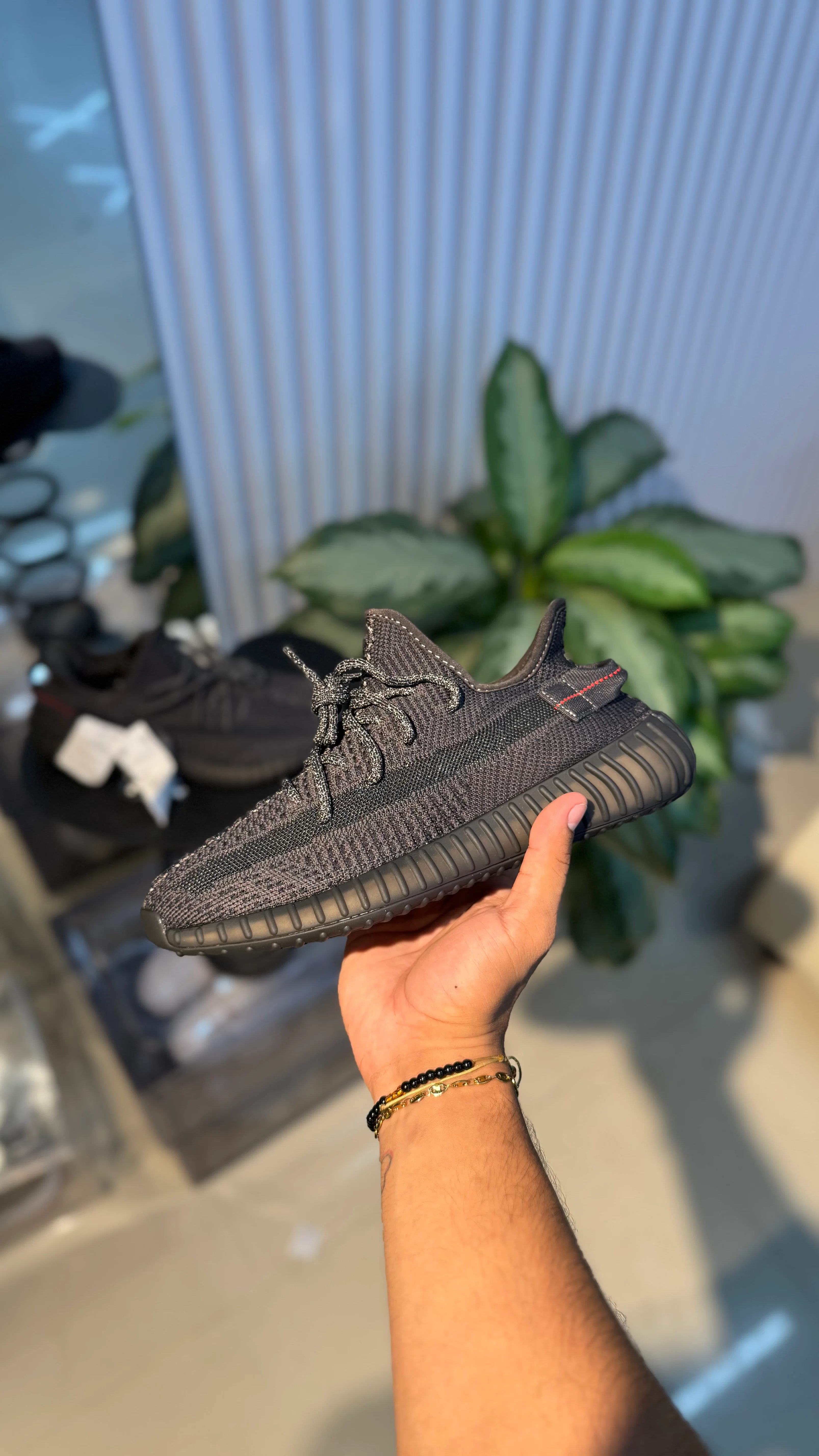YEEZY 350 NEGRO - Image 7